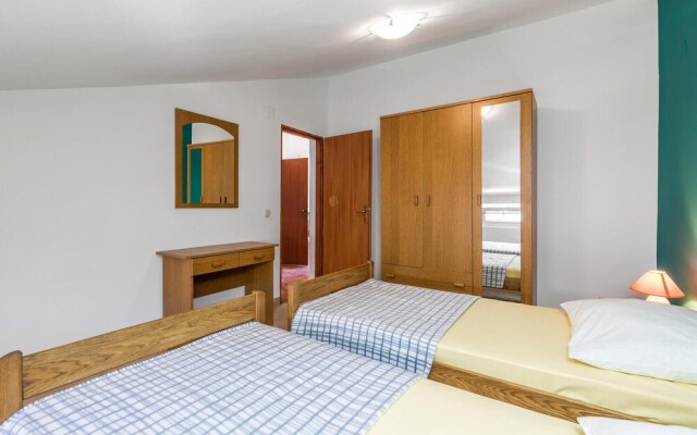 Nice Apartment in Pag With Wifi and 2 Bedrooms