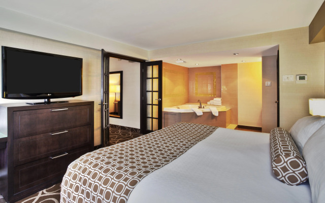 Crowne Plaza Kitchener-Waterloo by IHG