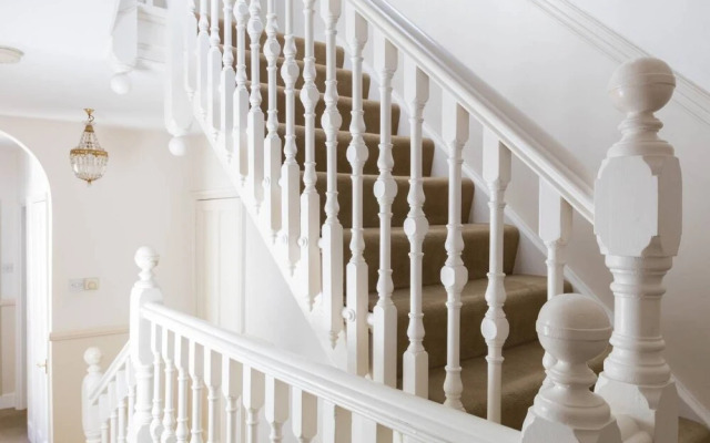 Traditional 5bed family home, 2min from tube