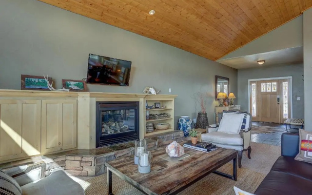 Golden Butte 4 Bedroom Home by RedAwning
