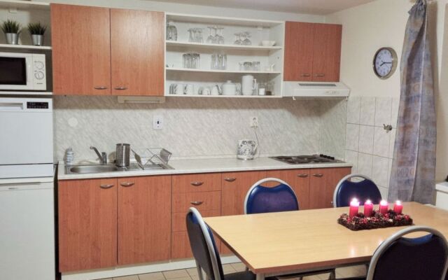 Holiday Hill 42404