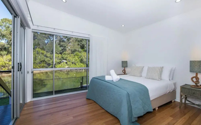 Luxe Waterfront Stay -Tallebudgera Creek