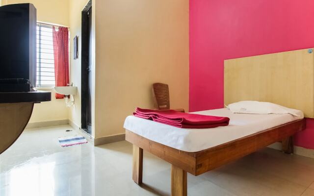 SPOT ON 49517 Hotel Hoysala Deluxe Lodging & Restaurant