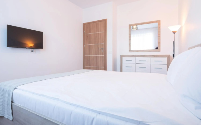 Serene Flat