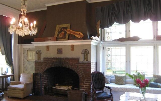 Allegheny Street Bed & Breakfast