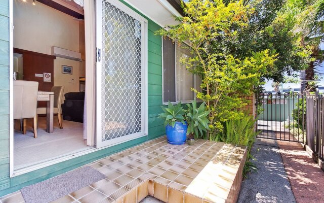 Macadamia Court, 2/8 Government Road