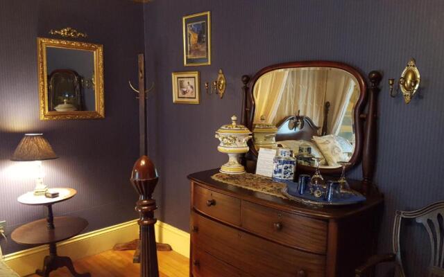 Holidae House Bed & Breakfast