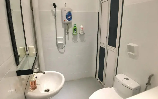 iBook8 Superior 1 Bedroom Gurney Suites  by iBook Homestay