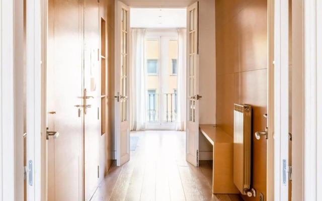 Classy 3bed 3bath apartment in Eixample