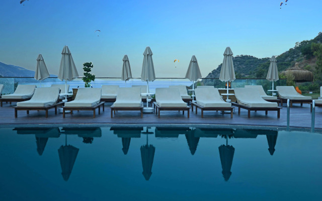Manaspark Deluxe Hotel