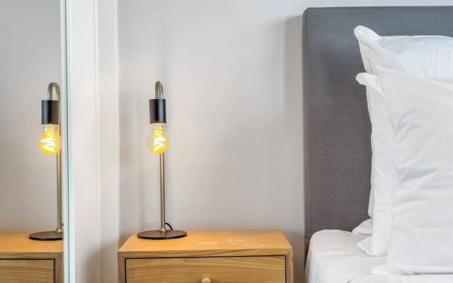 Light & relaxing on city fringe