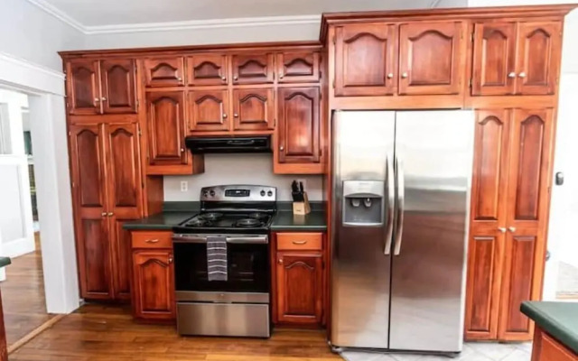 29th Street Trendy Lakeview Craftsman 8