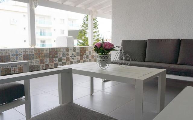 Sonia's Angel House 300 Meters From The Beach, Newly Renovate Central Apartment By Ezoria Holiday Rentals