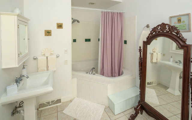 Cloran Mansion Bed & Breakfast