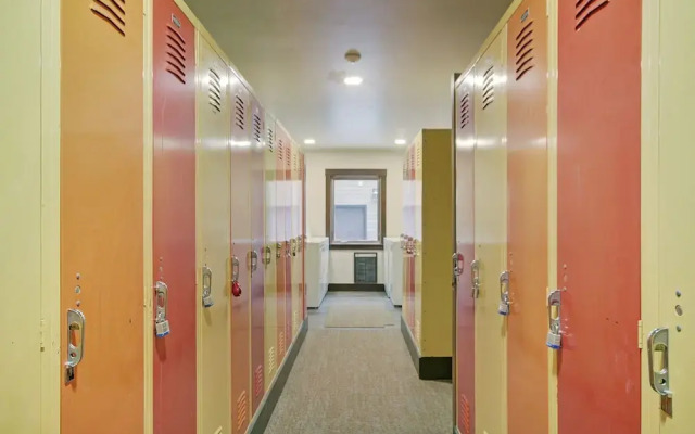 Nice Update Condo - Great Access to Superbee Lift in East Village - AN302 by RedAwning