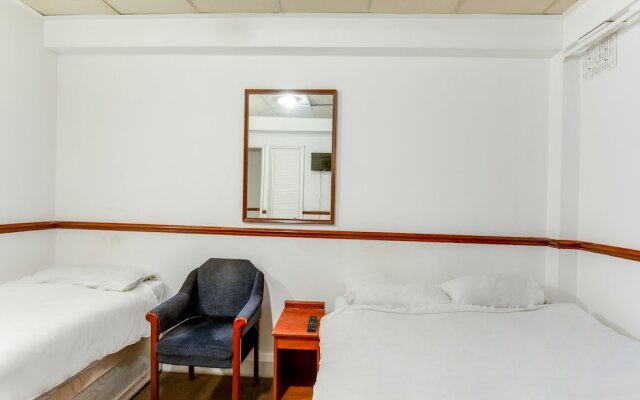 OYO VII Hotel & Indian Restaurant