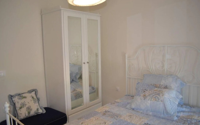 Inviting 2-bed Apartment in Nikiti, Greece
