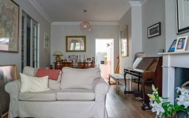 3 Bedroom Fulham House With a Charming Garden