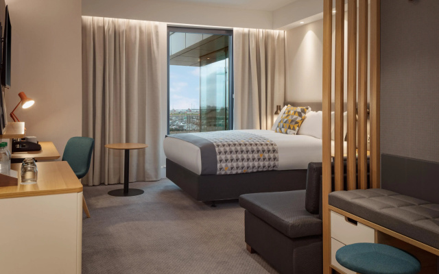 Holiday Inn London Heathrow - Bath Road by IHG