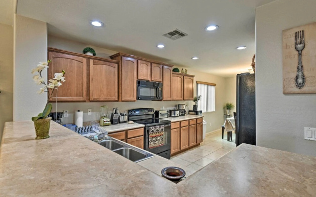 West Phoenix Home: Hike, Dine & Golf Nearby!