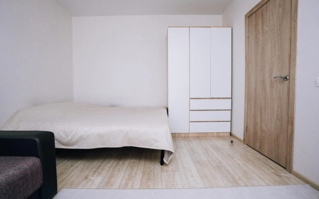 Атлант на улице Димитрова 51А