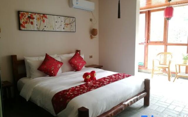 Alpine Champs-Elysees Landscape Film Resort Hotel (Yangshuo Yulong River Tourist Resort)