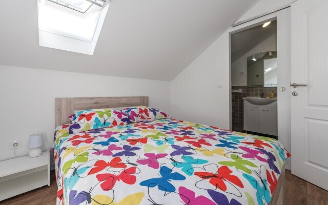 Amazing Home in Brodarica With Wifi and 6 Bedrooms