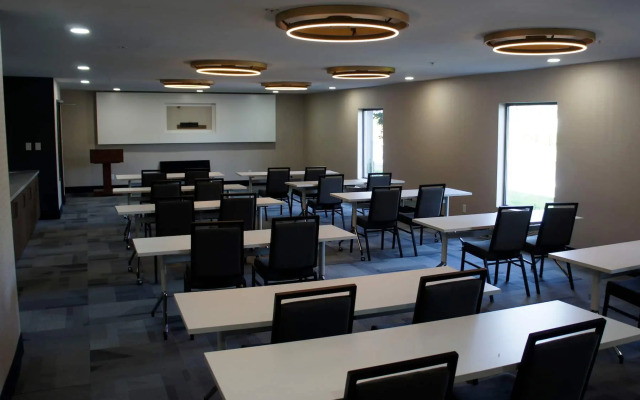 La Quinta Inn & Suites by Wyndham Memphis I-240