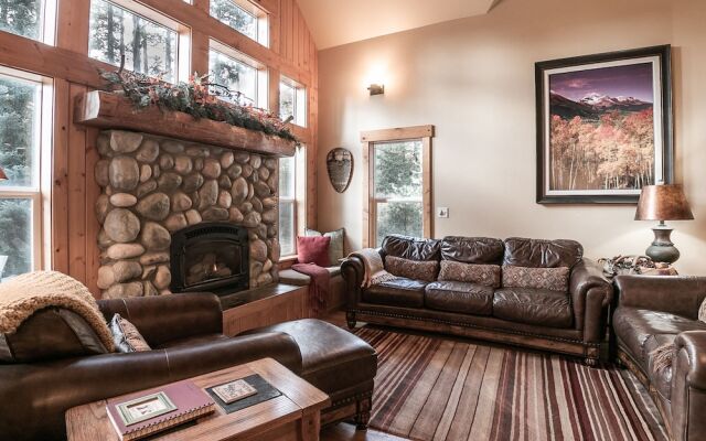 Meadow Wood Lodge in Shugart Flats