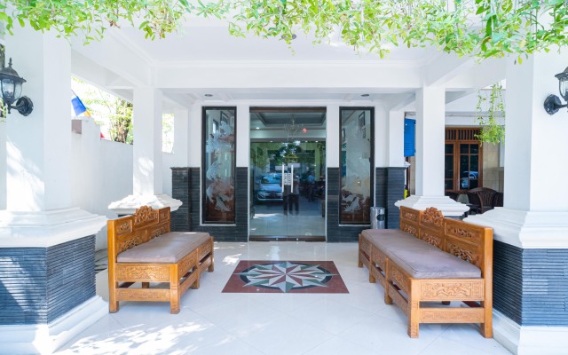 RedDoorz Plus Syariah @ Jalan Dokter Wahidin Bojonegoro