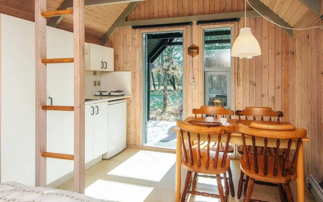 Cabin in Camping Resort-shared Bathroom