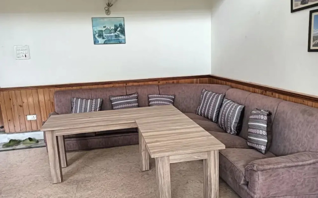 Ronglyang Lotus Villa Homestay (Near MG Road)