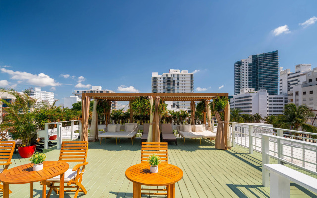 Catalina Hotel & Beach Club