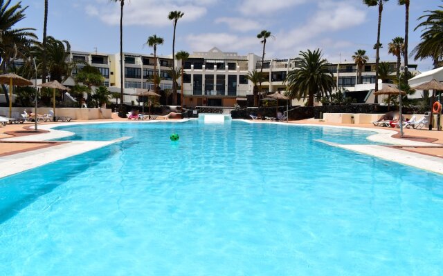 Sunny Bungalow in front of sea