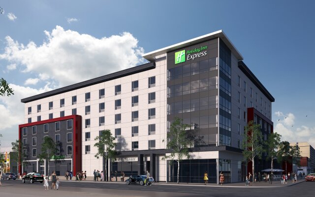 Holiday Inn Express & Suites Oshawa Downtown - Toronto Area, an IHG Hotel