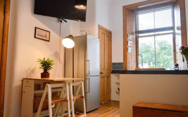 Modern Flat In Central Edinburgh