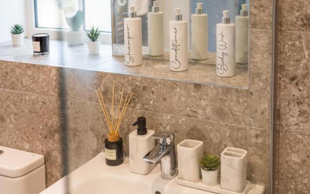 Super Luxe Central Maidenhead Apartment