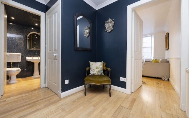 JOIVY Castle Hideaway