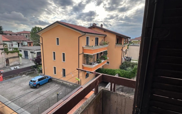 Via Rose (dietro Freccia Rossa)