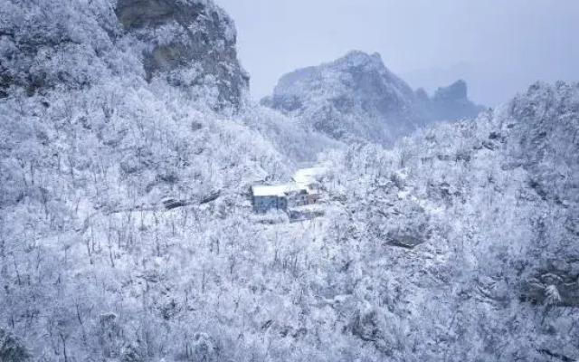 Wudang Mountain Hidden Mountain Residence Inn