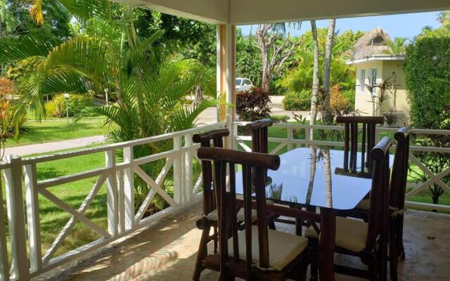 Garden view apartment on Las Ballenas beach