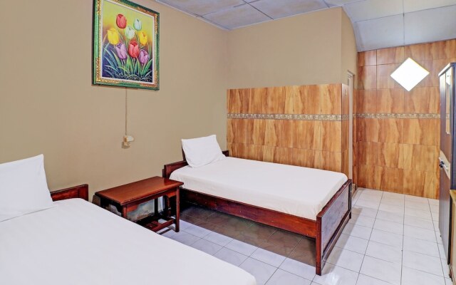 SPOT ON 92028 Hotel Surya Near Pelabuhan Gilimanuk