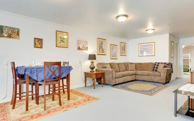 Comfortable Alabama Apartment: Pets Welcome!