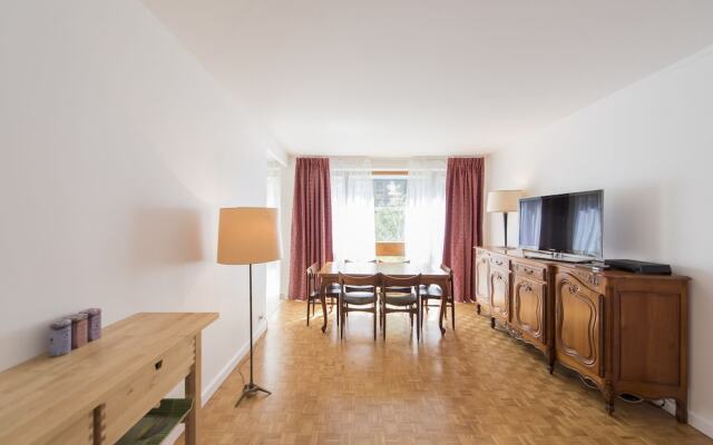 Luxembourg Gardens Hideaway