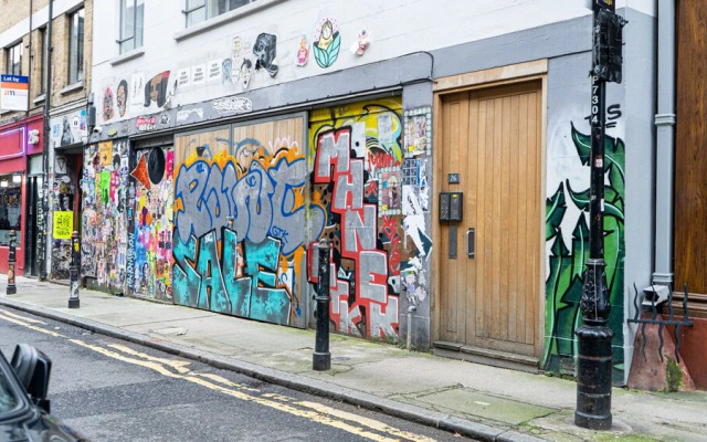 Exquisite 2400sqft 3 Bed Brick Lane Pad