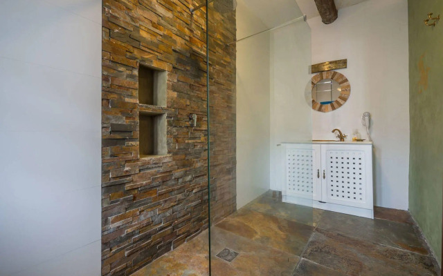 Chapel 5 Suites