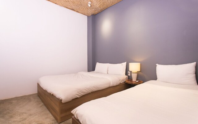 SPOT ON 729 The '90s Hostel