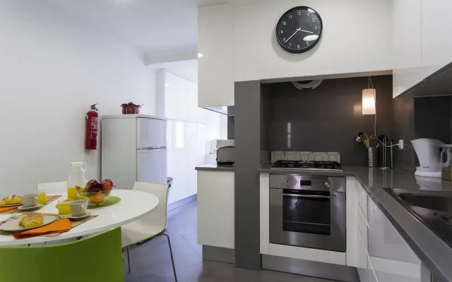 ALTIDO Urban 1-bed flat w/workspace, moments from Av. da Liberdade