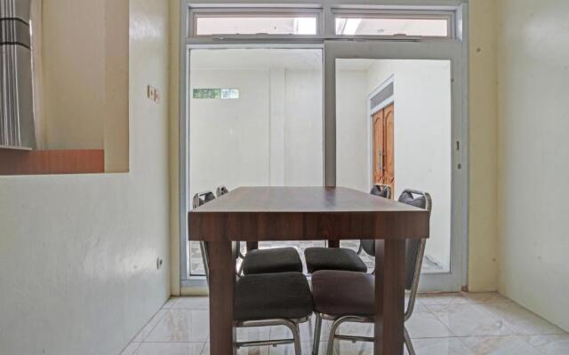 OYO 90804 Oma Uti Homestay Syariah