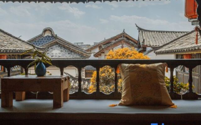 Yiyuan Snow Mountain View Courtyard Inn (Lijiang ancient city mufu branch)